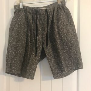 Men’s shorts size 32
